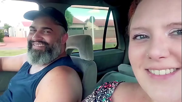 Chamou pra dar uma volta, mas o que ele queria mesmo era fuder minha bucetinha na beira da estrada – Pt. 1 – Completo no RED