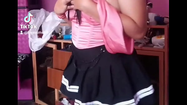 ME ENCANTA CABALGAR MI ALMOHADA Y TOCARME BIEN RICO MI VAGINA ROSADITA